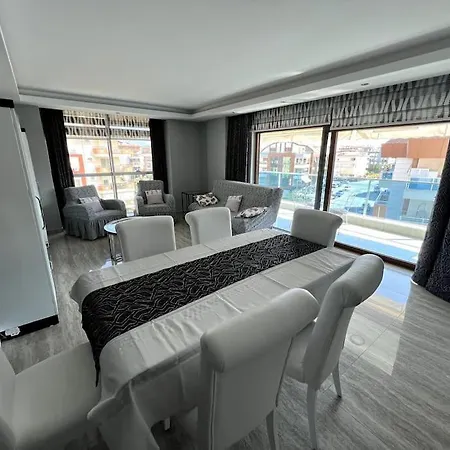 Penthouse 4 Bedrooms, 1 Living Room, To The Sea 7 Minutes Walk Apartment Alanya