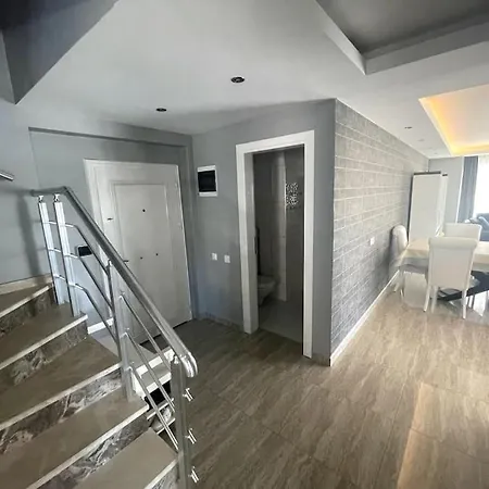 Penthouse 4 Bedrooms, 1 Living Room, To The Sea 7 Minutes Walk Apartment *
