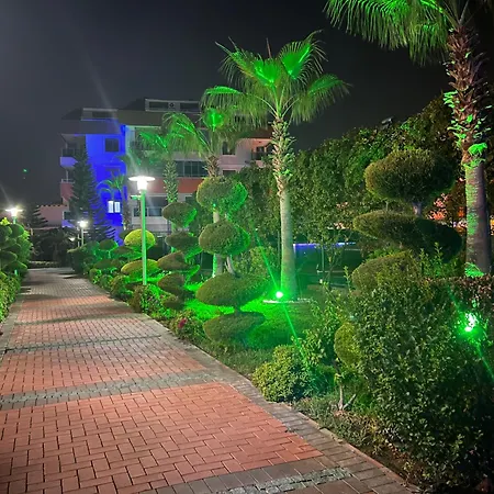 Apartment Penthouse 4 Bedrooms, 1 Living Room, To The Sea 7 Minutes Walk Alanya