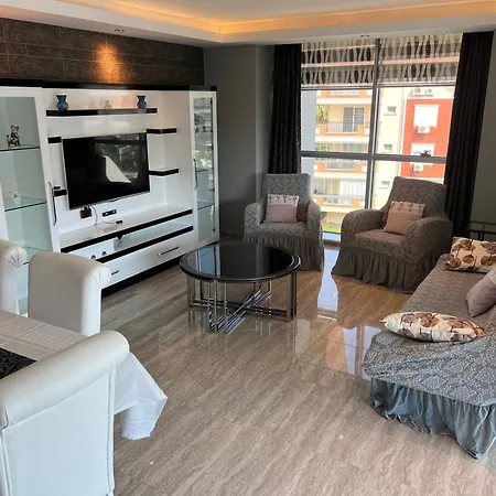 Apartment Penthouse 4 Bedrooms, 1 Living Room, To The Sea 7 Minutes Walk