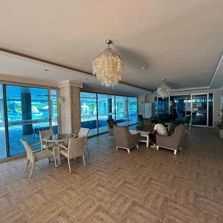 Penthouse 4 Bedrooms, 1 Living Room, To The Sea 7 Minutes Walk Apartment