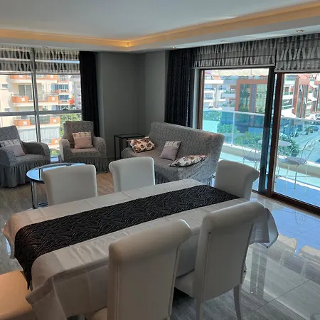 Apartment Penthouse 4 Bedrooms, 1 Living Room, To The Sea 7 Minutes Walk Alanya