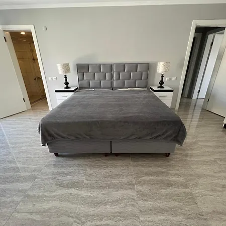 Penthouse 4 Bedrooms, 1 Living Room, To The Sea 7 Minutes Walk Alanya