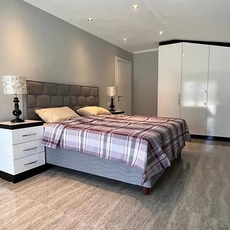 Apartment Penthouse 4 Bedrooms, 1 Living Room, To The Sea 7 Minutes Walk