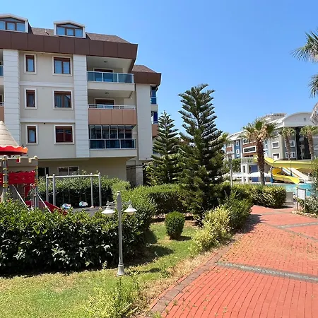 Penthouse 4 Bedrooms, 1 Living Room, To The Sea 7 Minutes Walk * Alanya