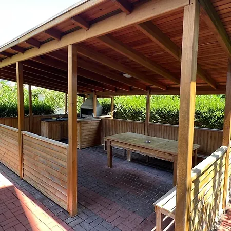 Penthouse 4 Bedrooms, 1 Living Room, To The Sea 7 Minutes Walk *