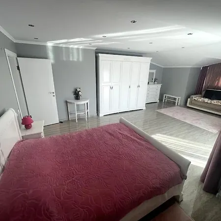 Apartment Penthouse 4 Bedrooms, 1 Living Room, To The Sea 7 Minutes Walk Alanya