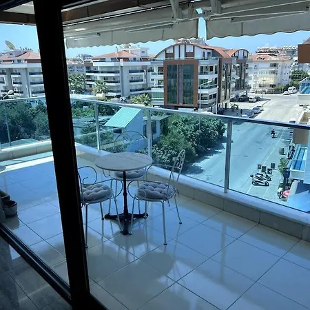 Penthouse 4 Bedrooms, 1 Living Room, To The Sea 7 Minutes Walk Alanya